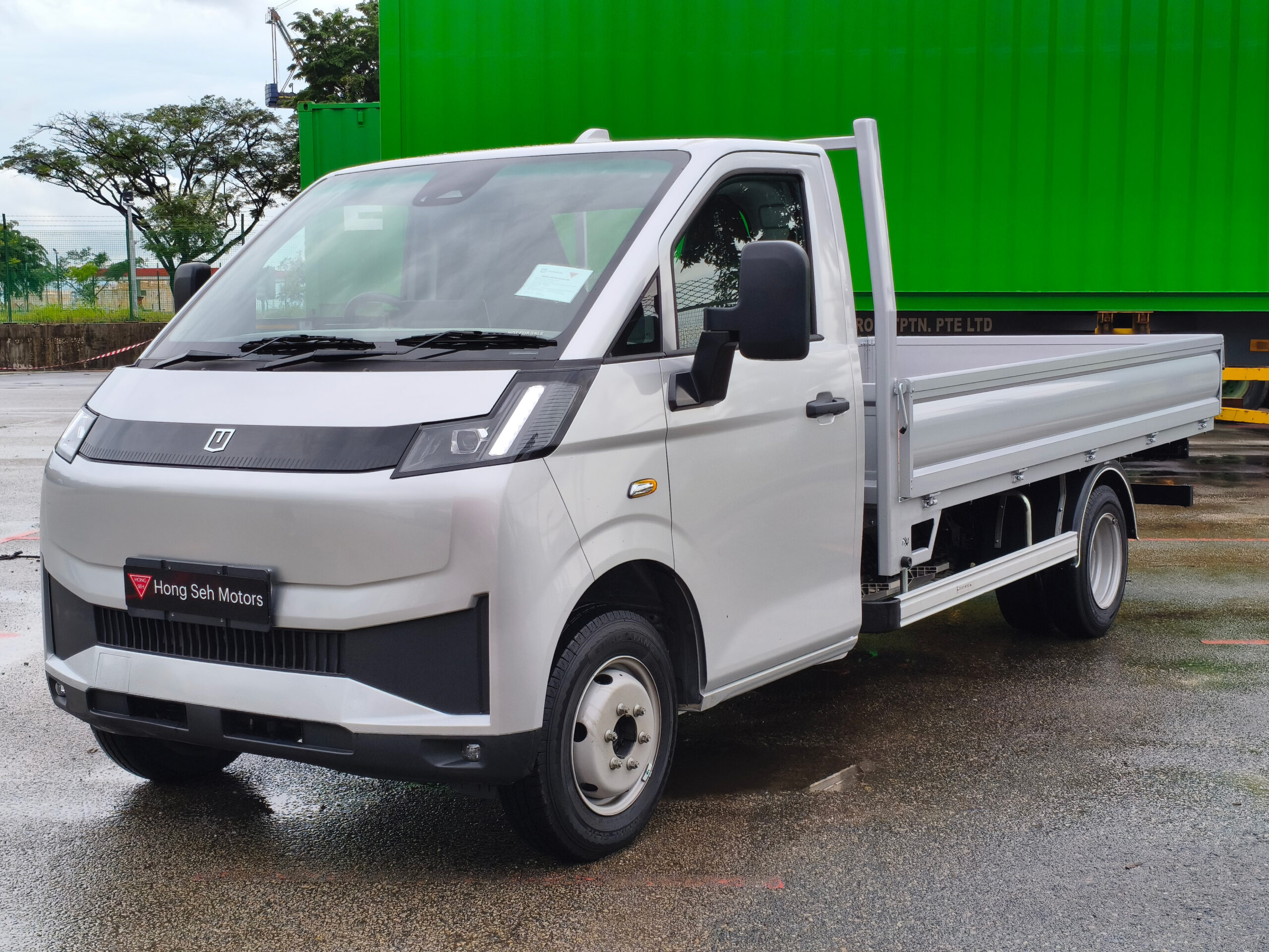 Farizon F3E Singapore electric truck interior and driver cabin