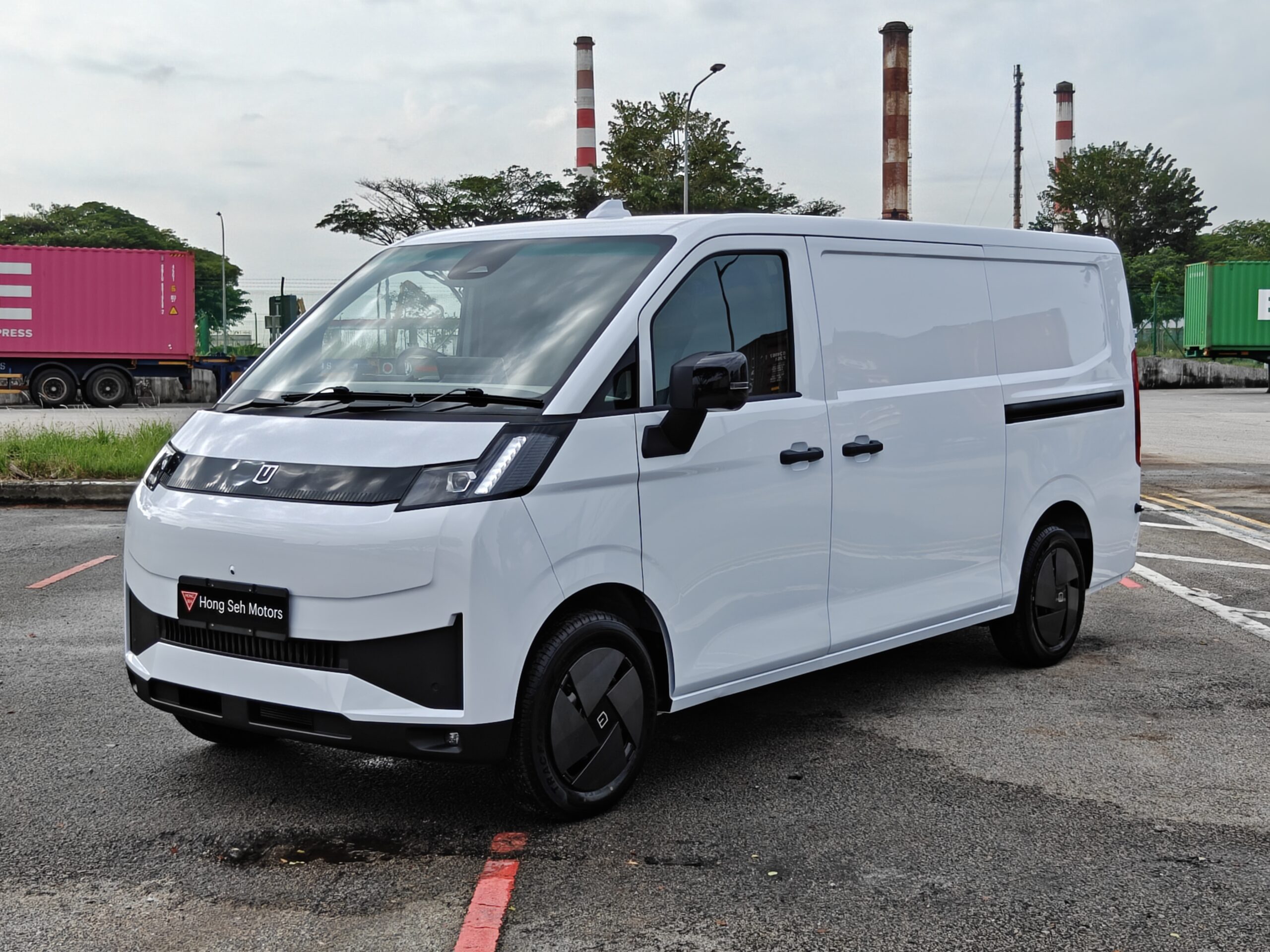 Farizon V7E Cargo electric delivery van for Singapore businesses
