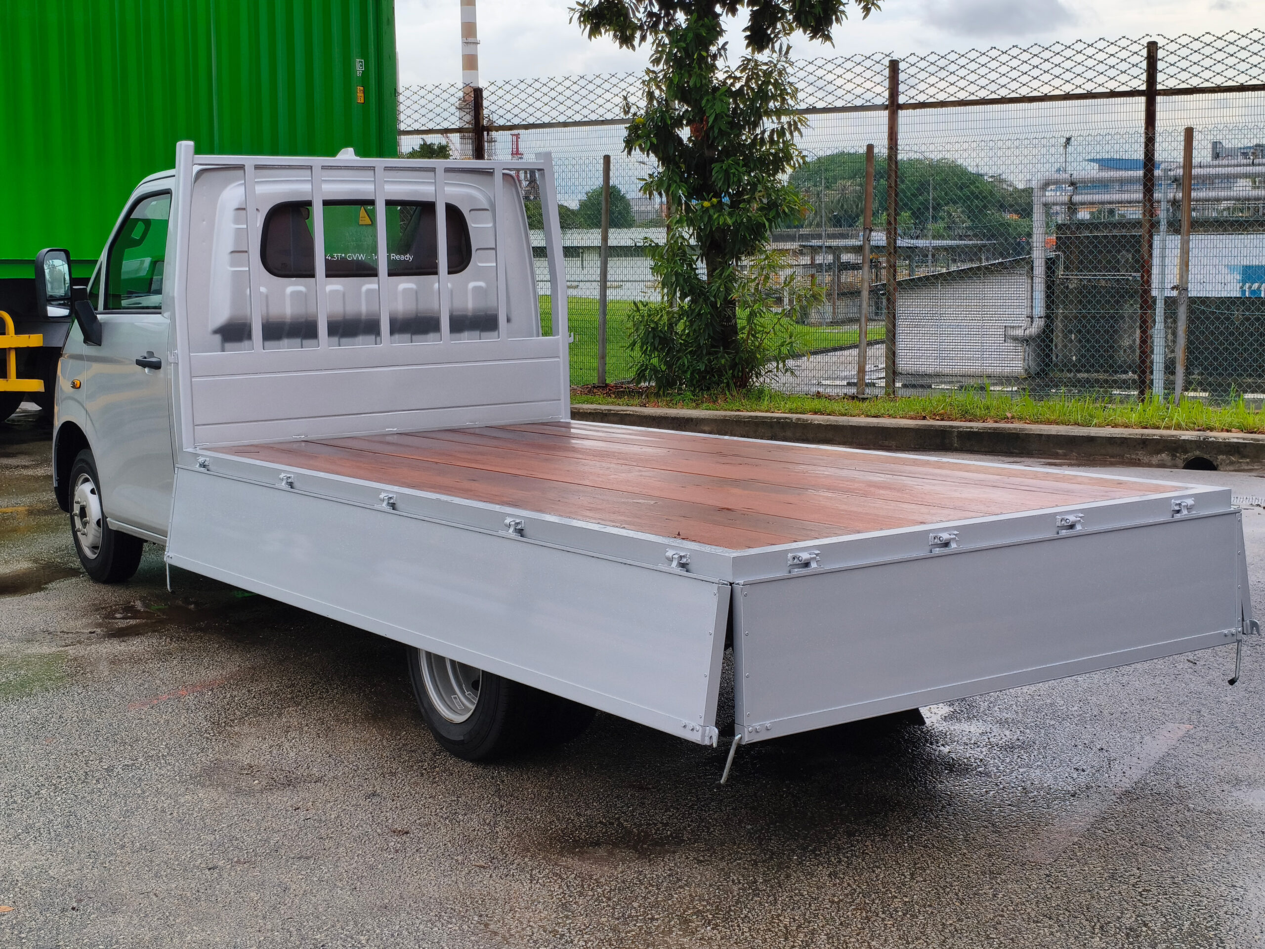 Farizon F3E electric truck exterior