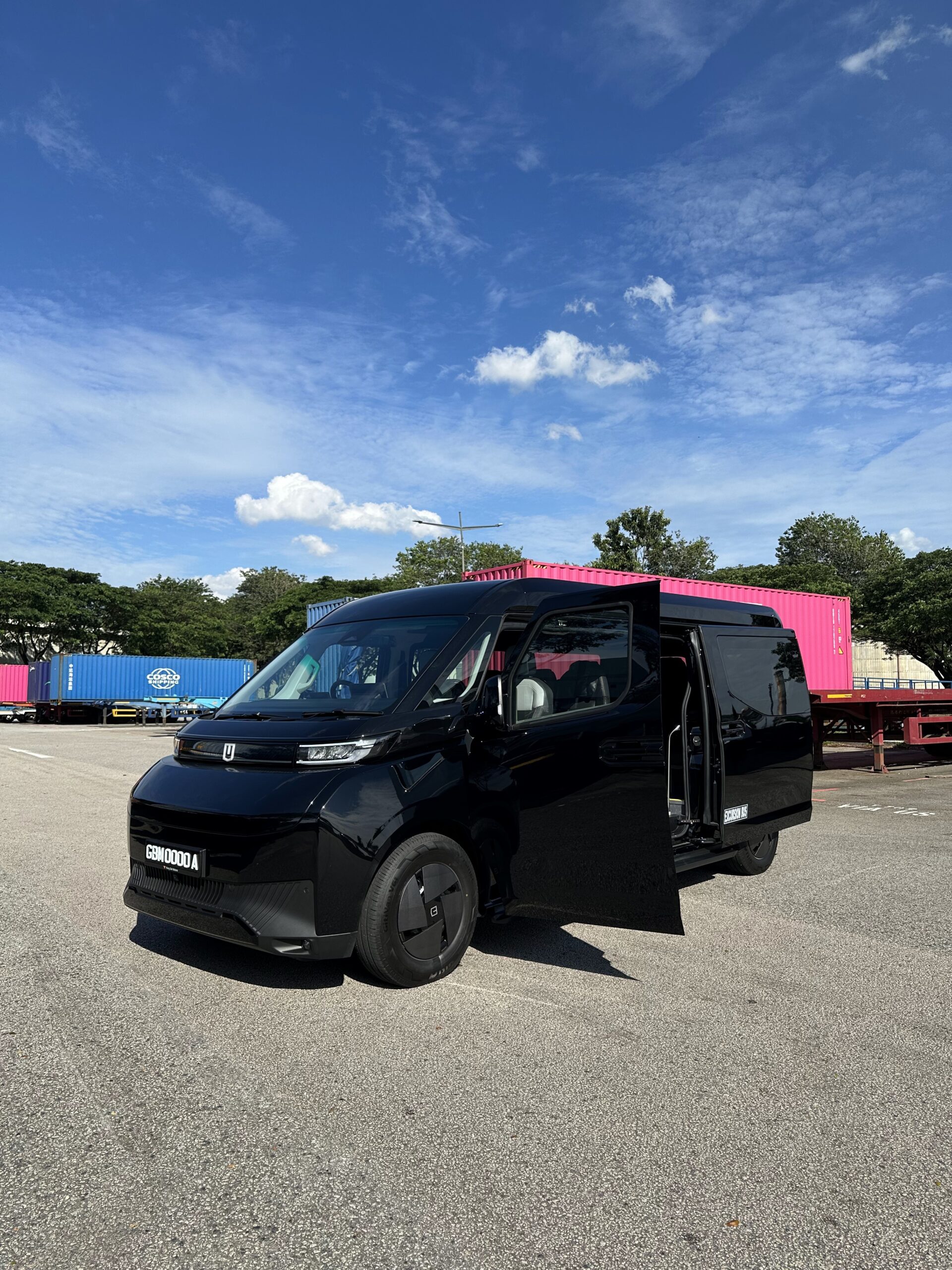 Farizon SuperVan 5.5MR commercial passenger transport vehicle