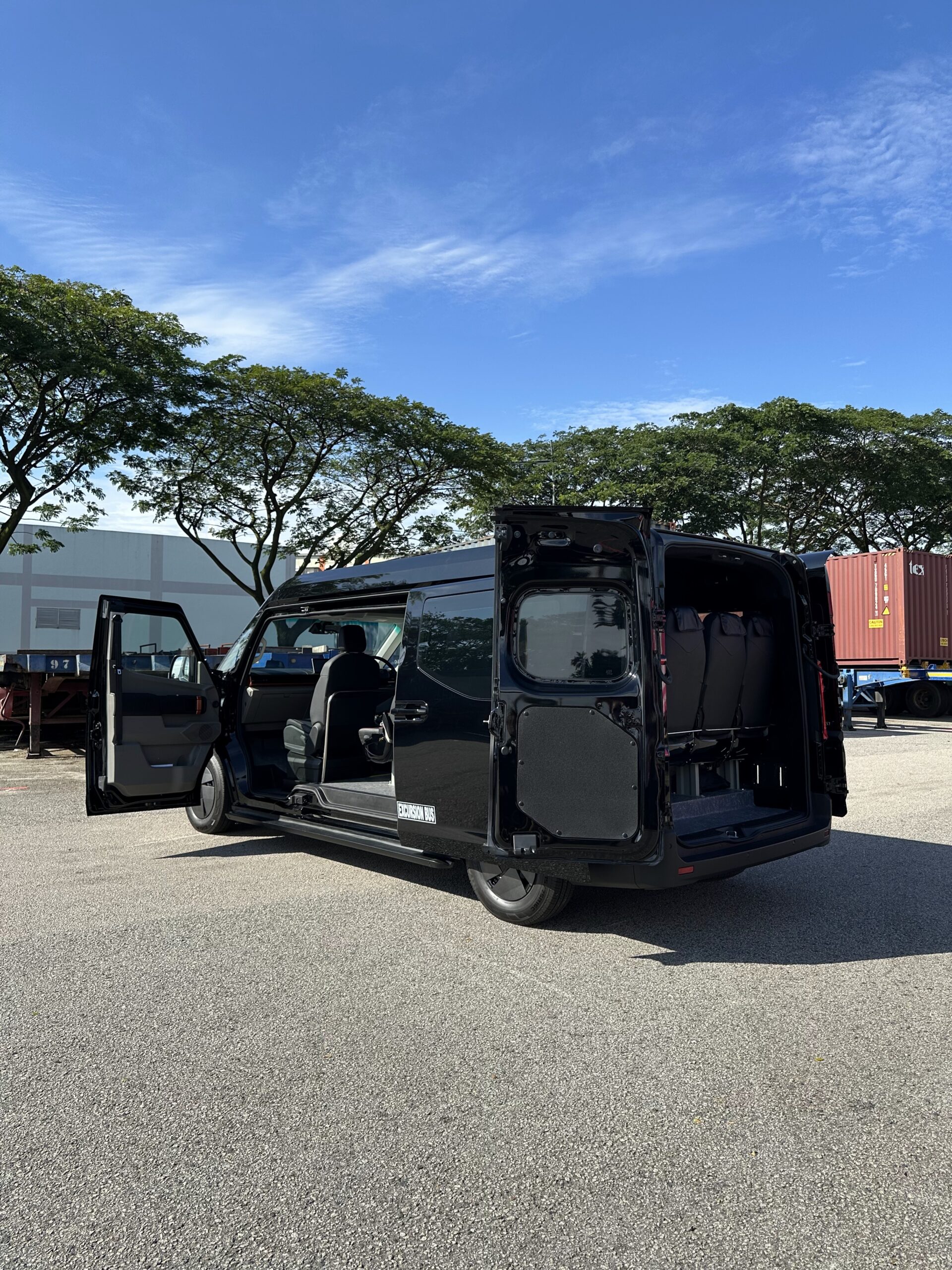 Farizon SuperVan 5.5MR exterior