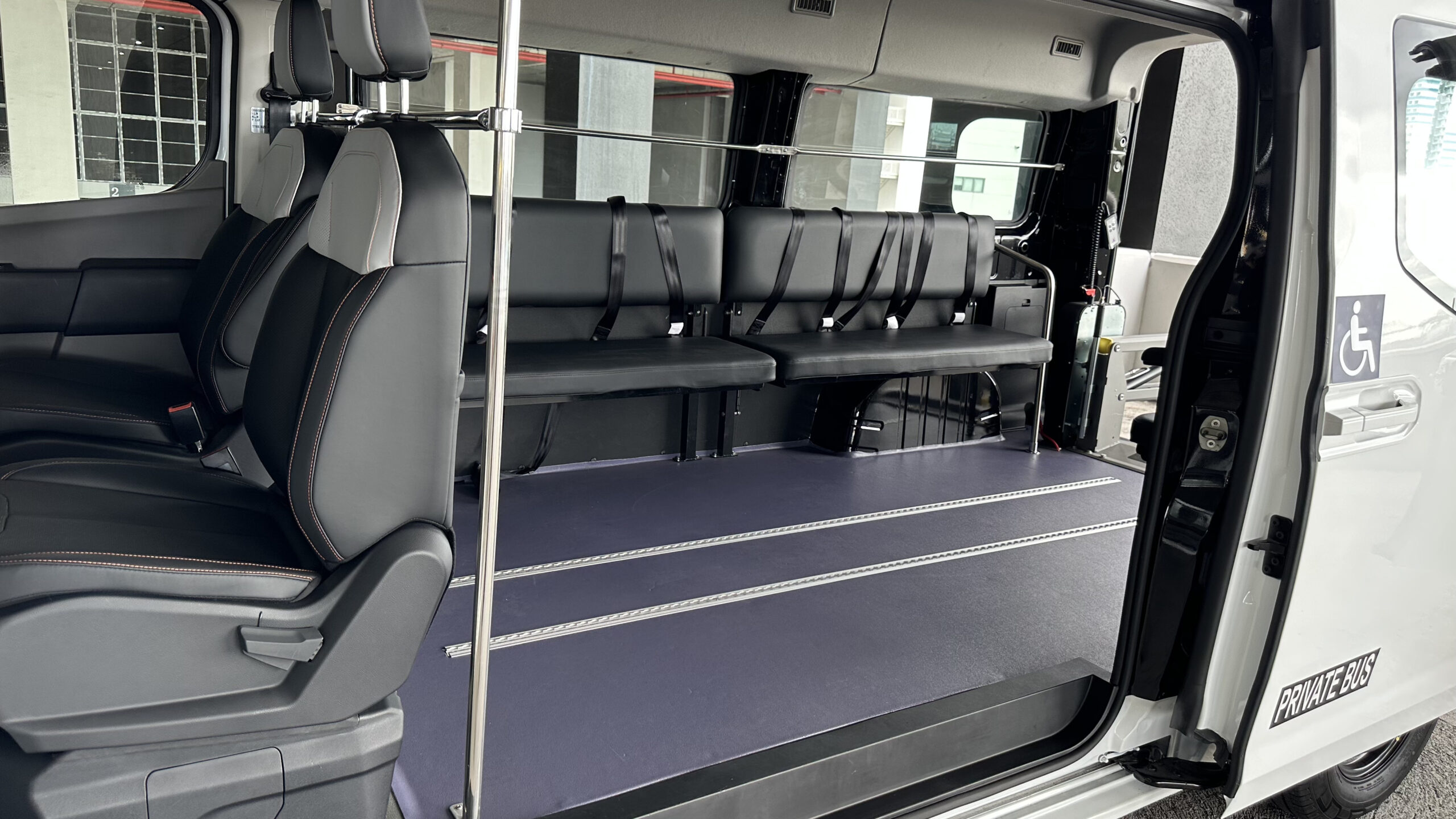Farizon SuperVan wheelchair healthcare transport