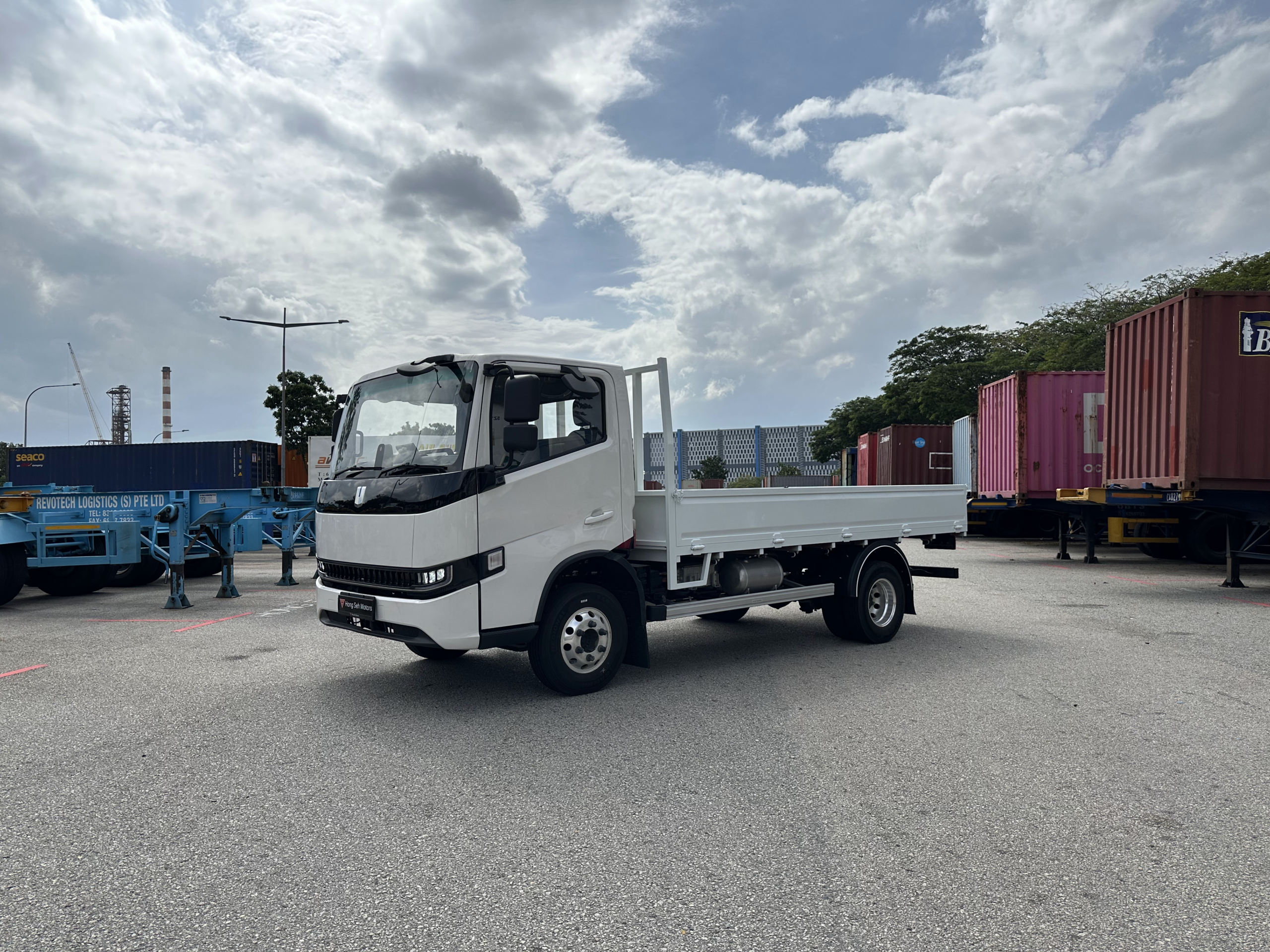 Farizon H5E electric commercial truck exterior