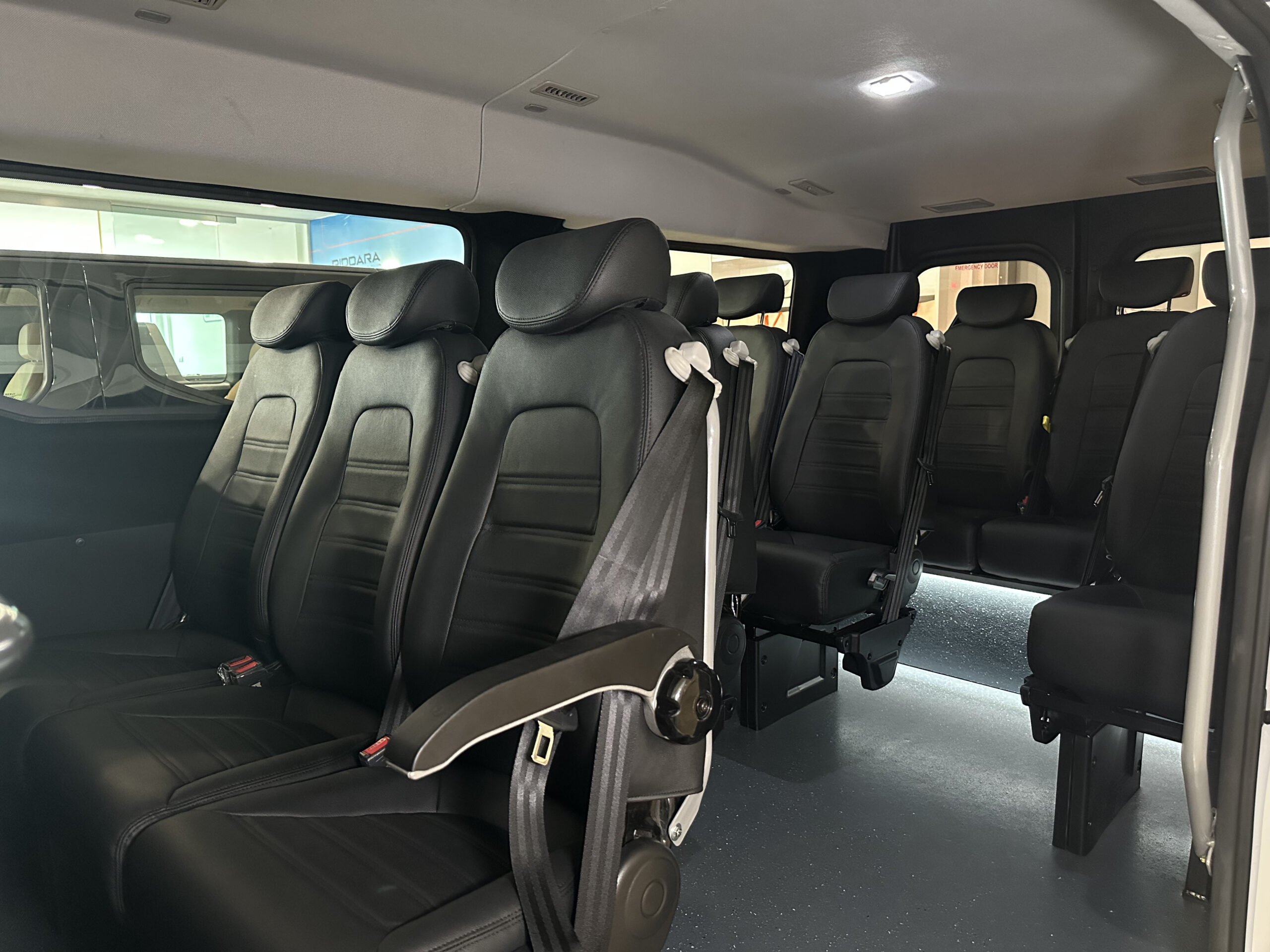 Farizon SuperVan 9+1 passenger seating interior