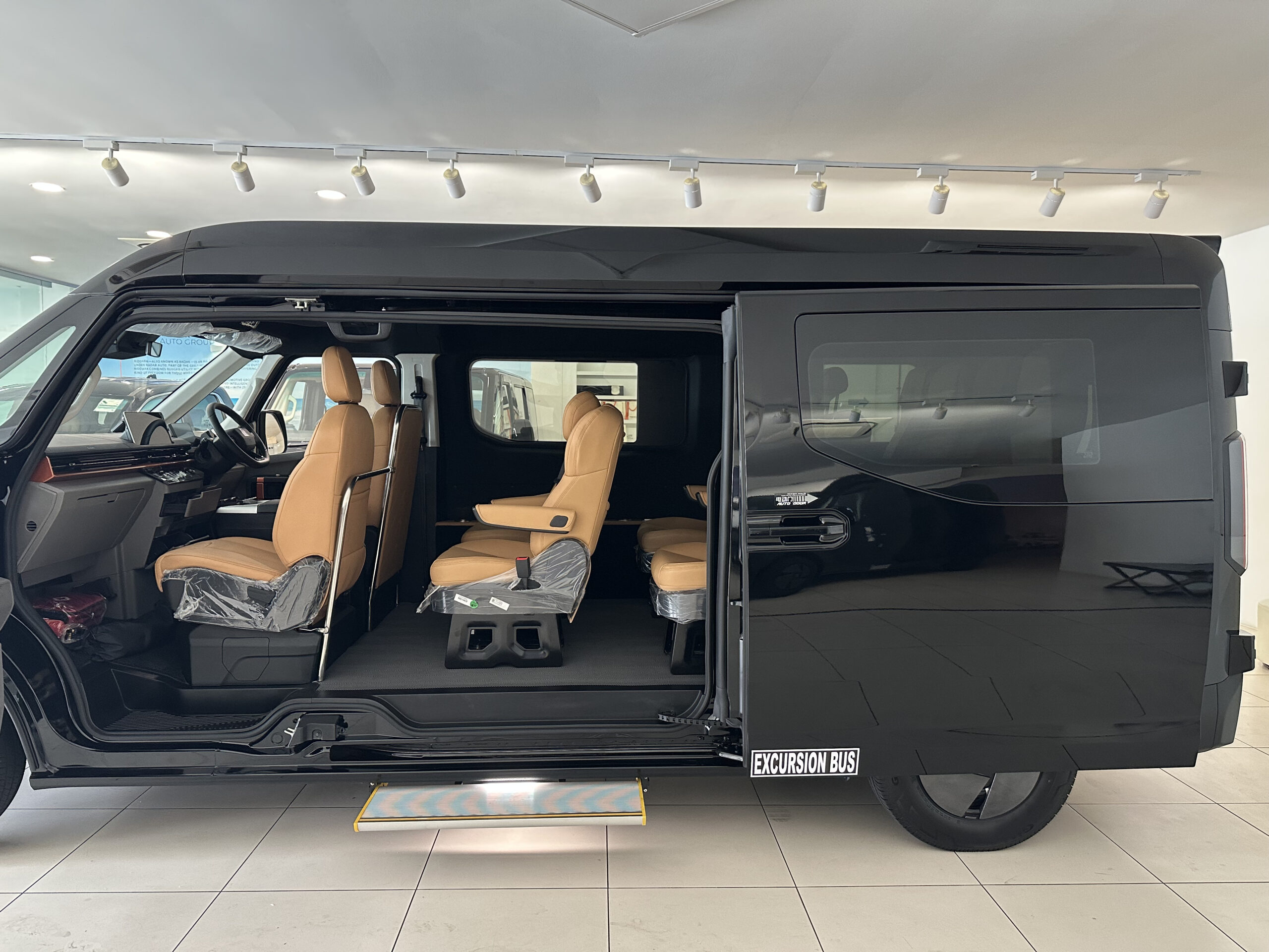 Farizon SuperVan VIP Bus exterior
