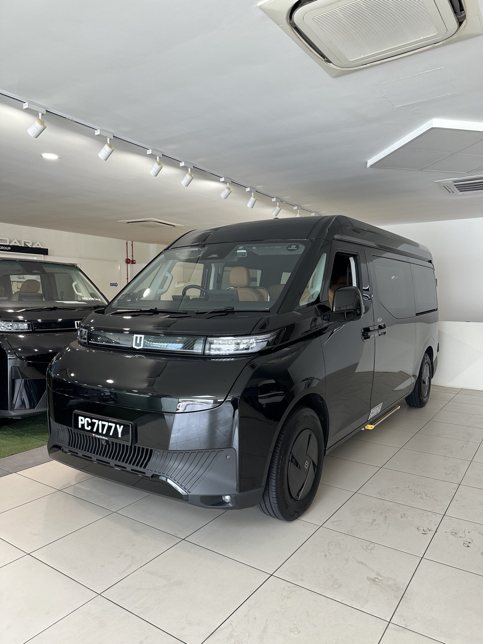 Farizon SuperVan VIP Bus exterior view