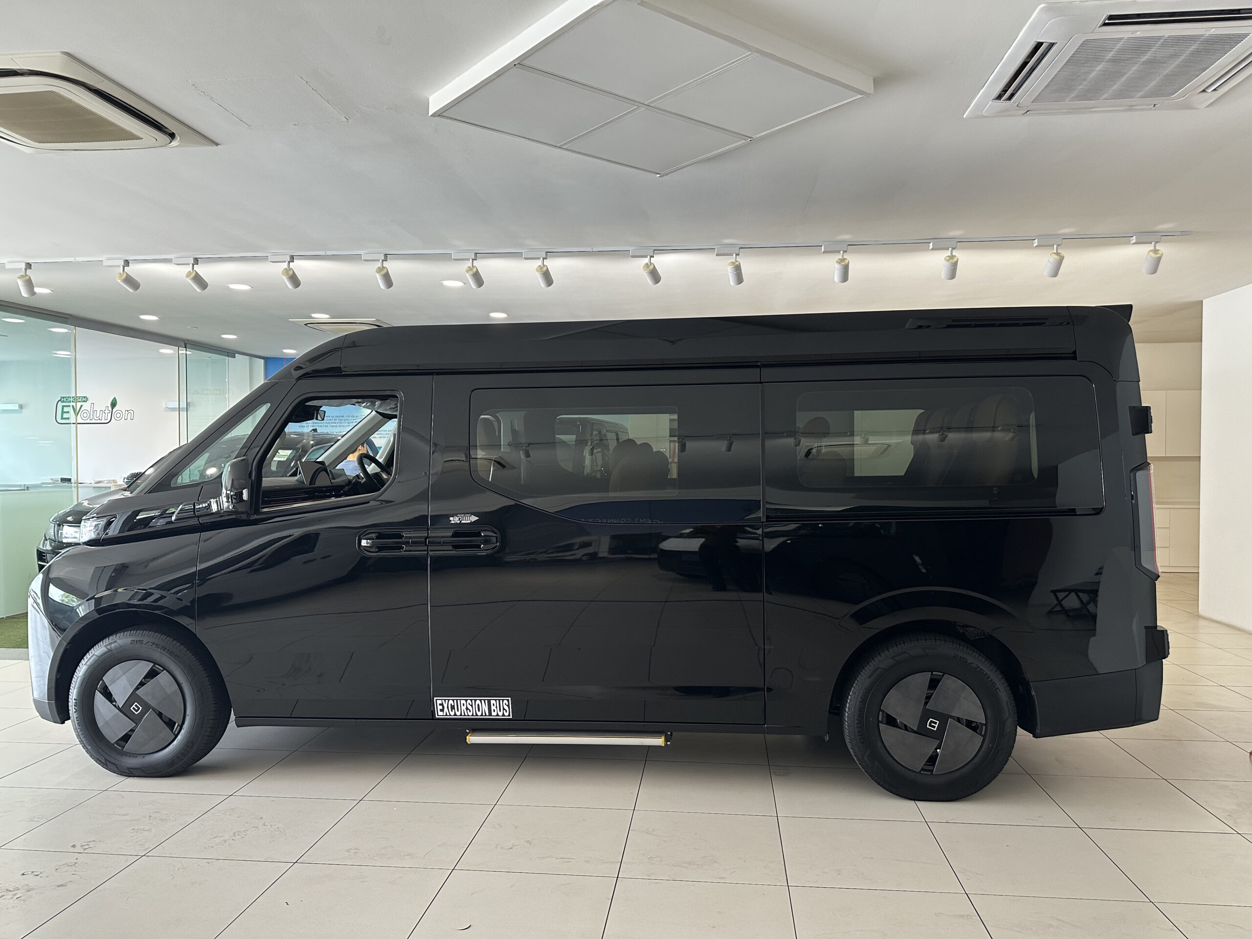 Farizon SuperVan VIP Bus exterior