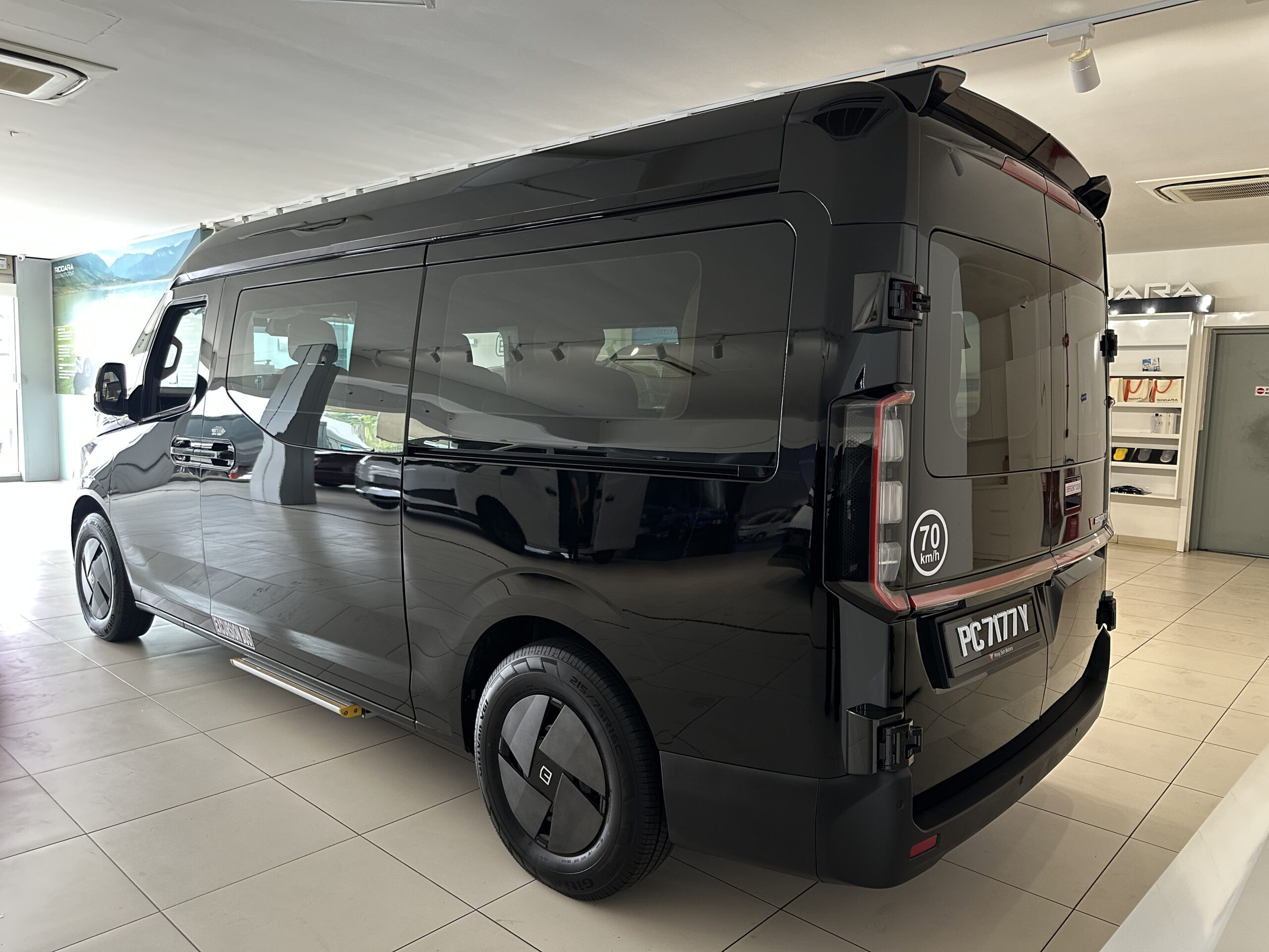 Farizon SuperVan VIP Bus exterior view