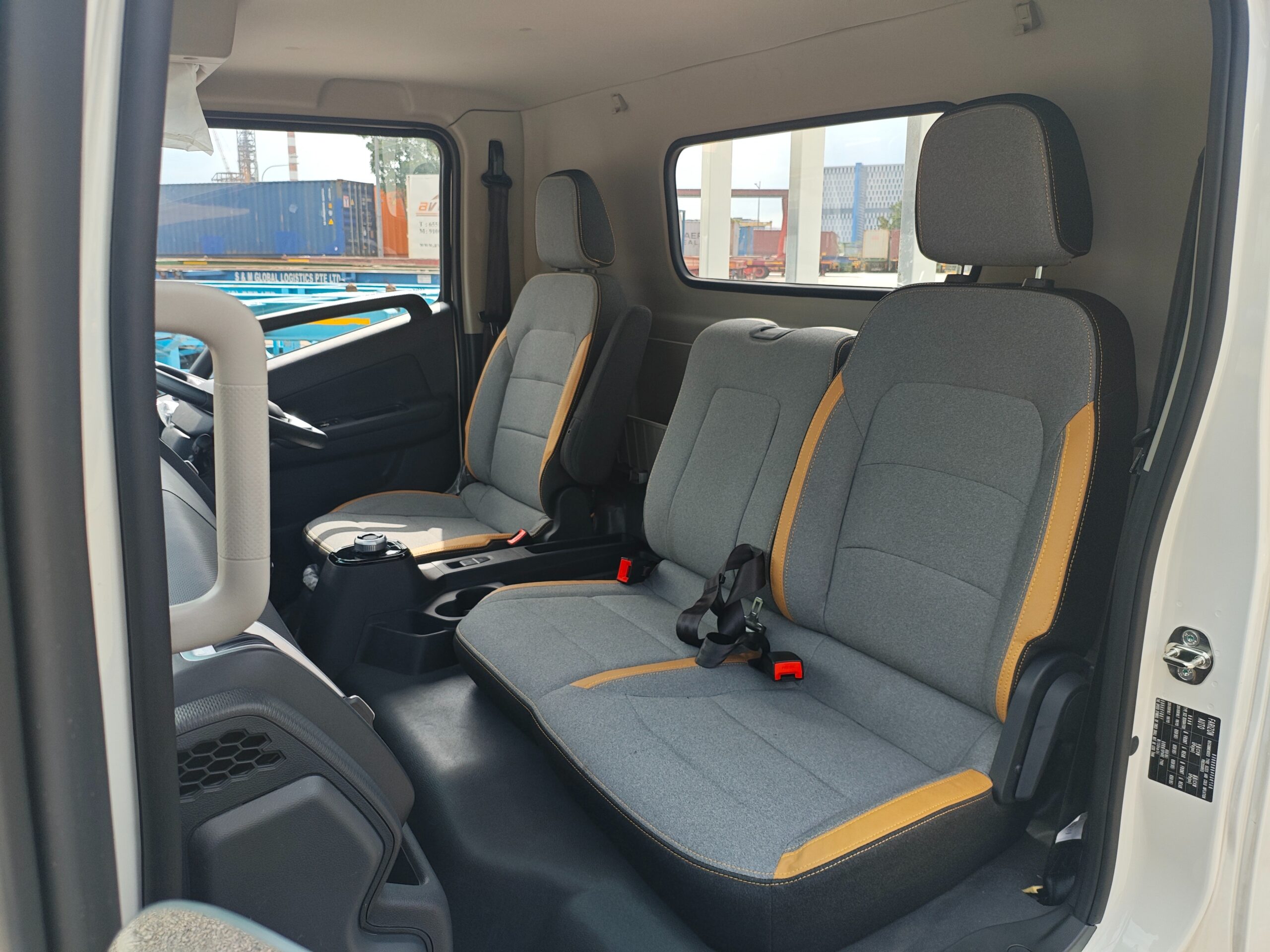 Farizon H5E driver cabin seating