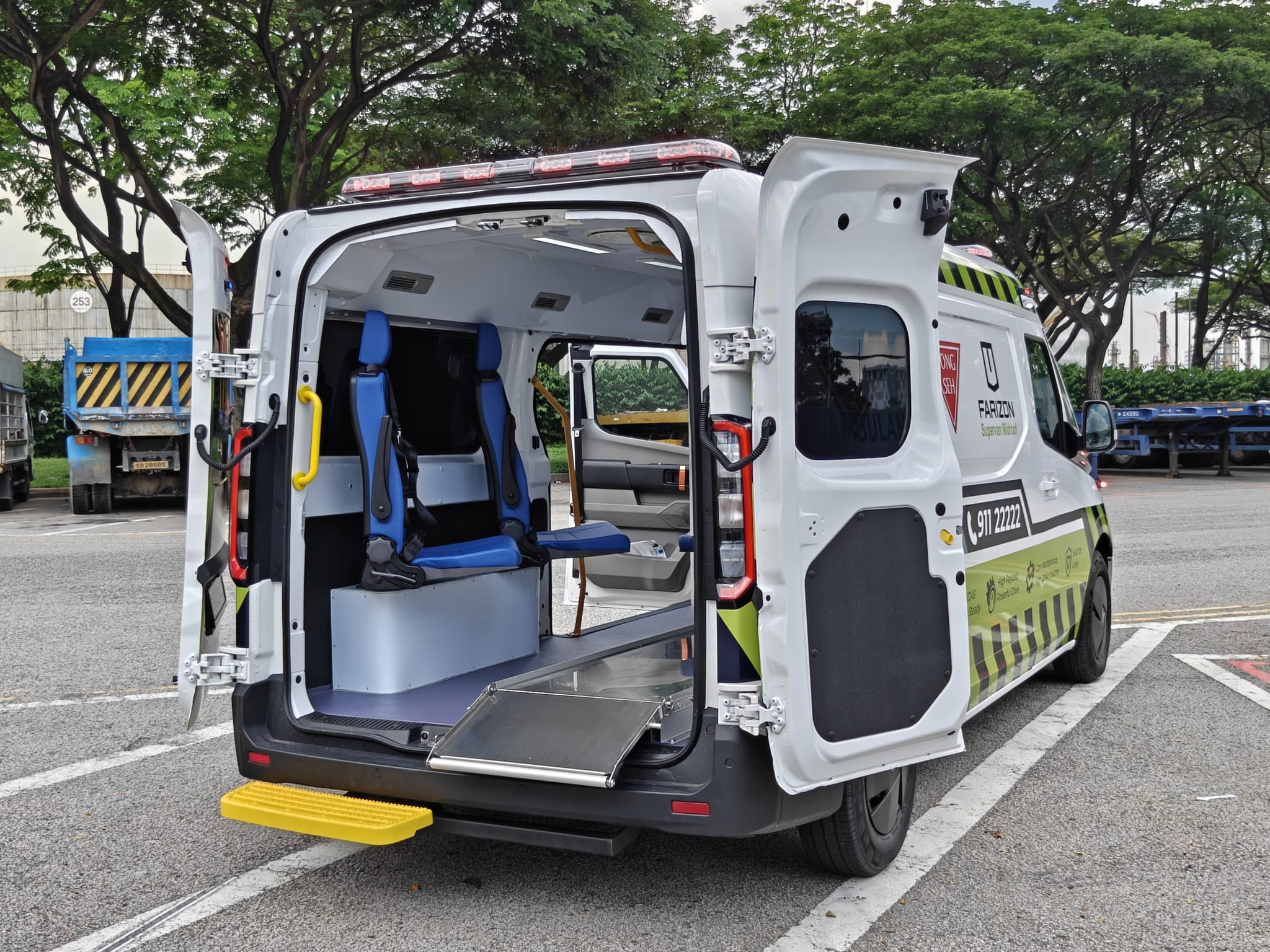 Farizon SuperVan ambulance rear view