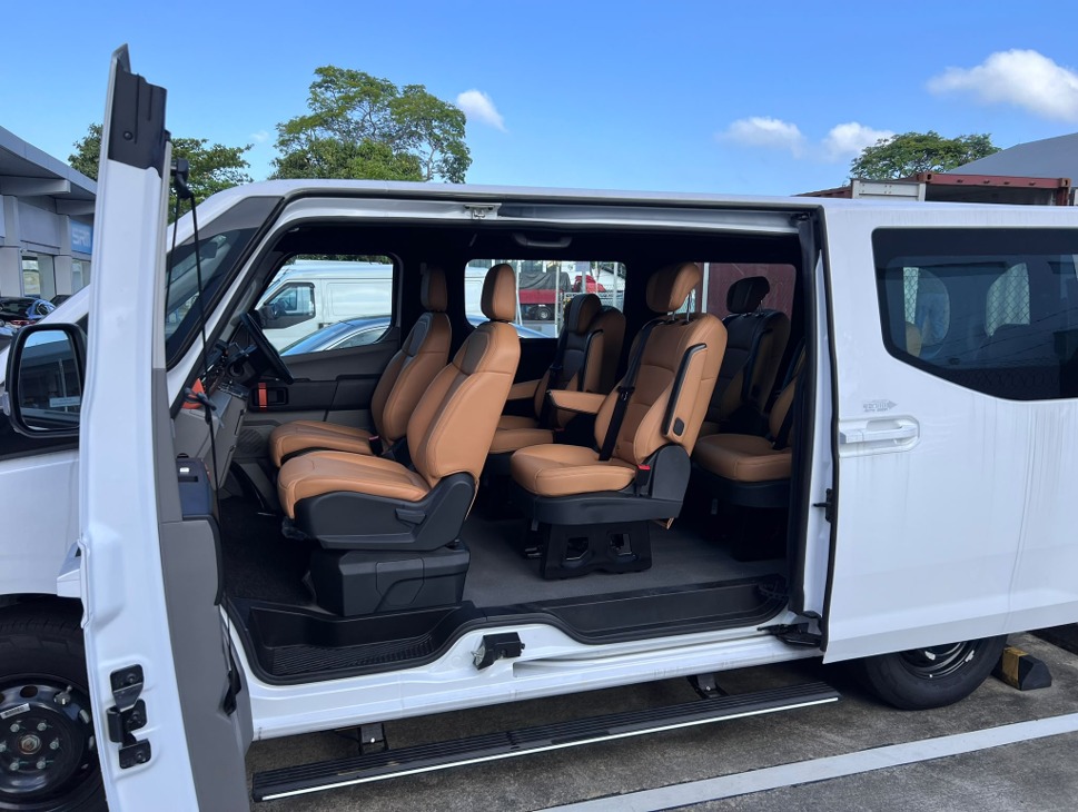 Farizon SuperVan VIP Bus premium seating